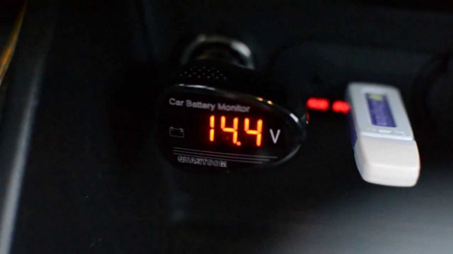 Term&oacute;metro del coche volt&iacute;metro encendedor de cigarrillos